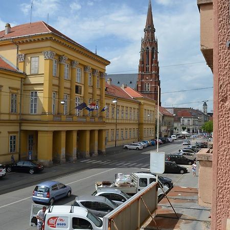 Apartment Downtown Osijek Værelse billede