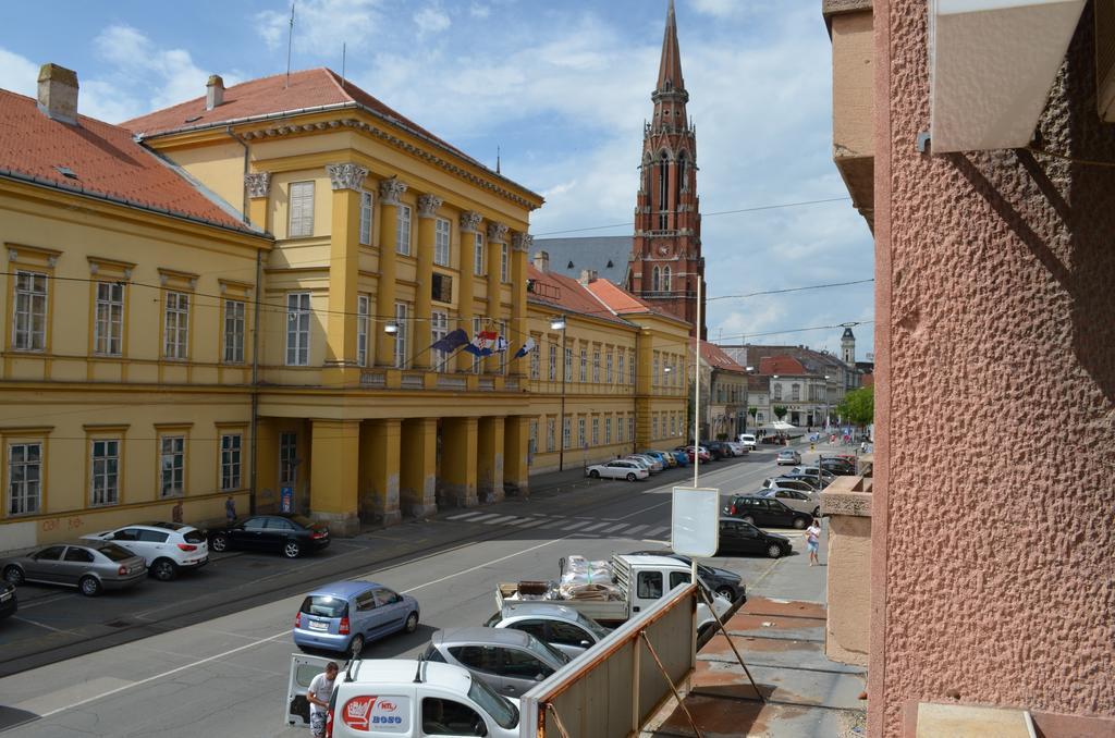 Apartment Downtown Osijek Værelse billede