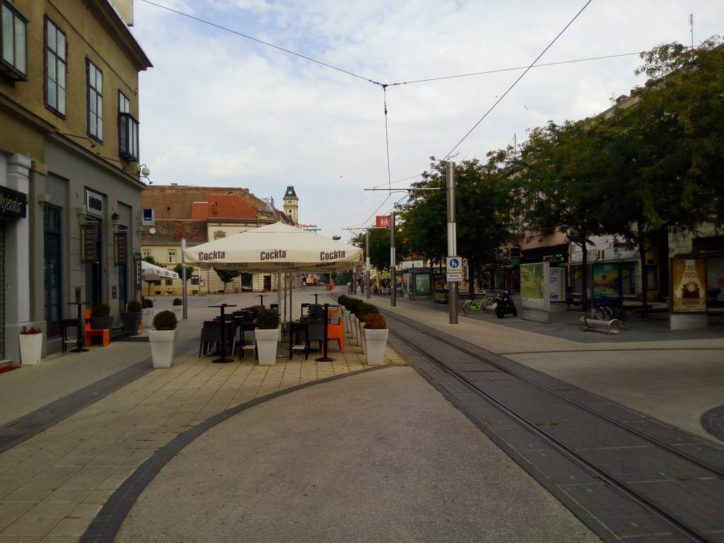 Apartment Downtown Osijek Eksteriør billede